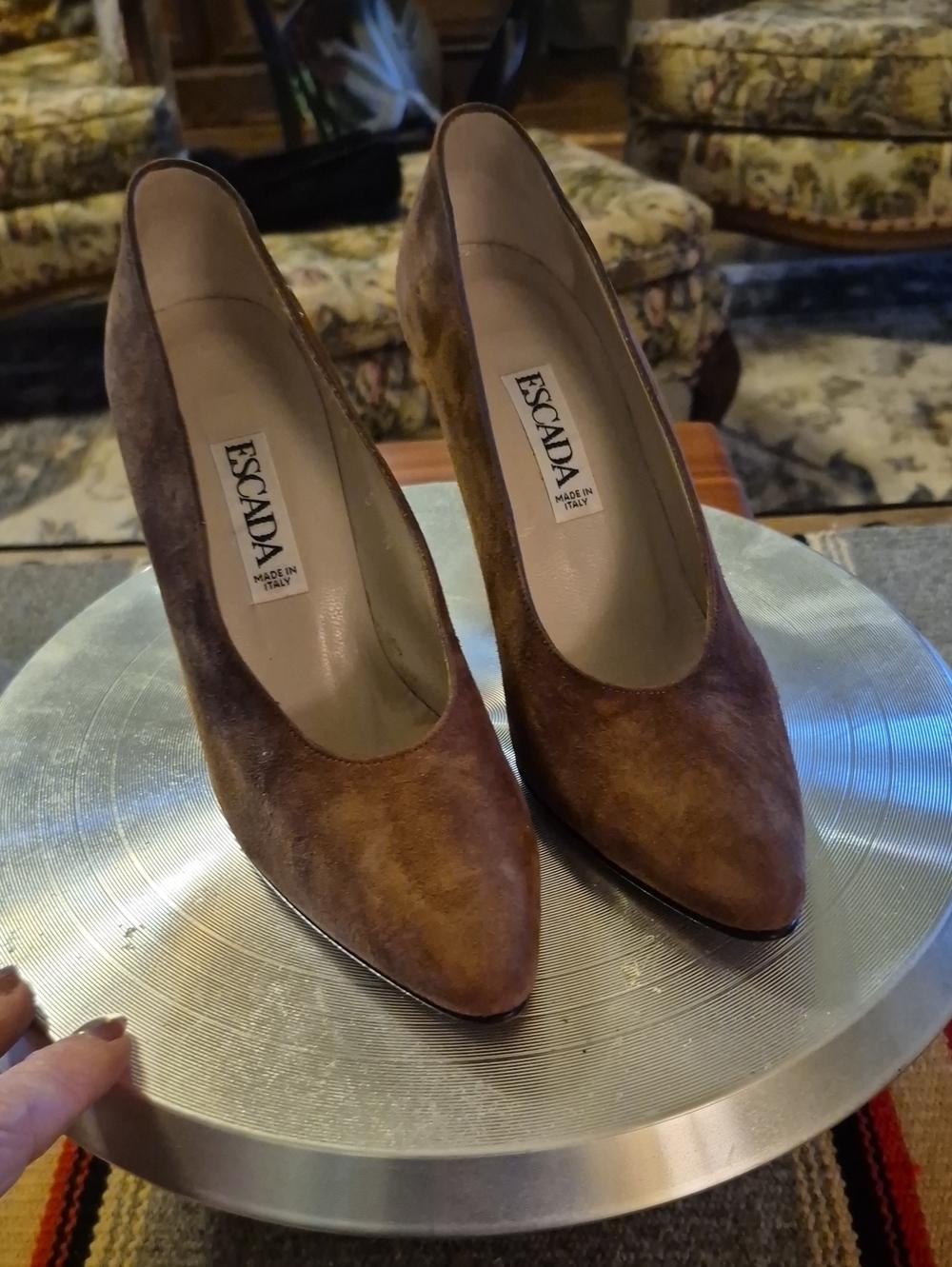 Escada:Made In Italy:Tan Suede/Gold Trim Stunning Italian Leather.Vintage Sz.6AA
